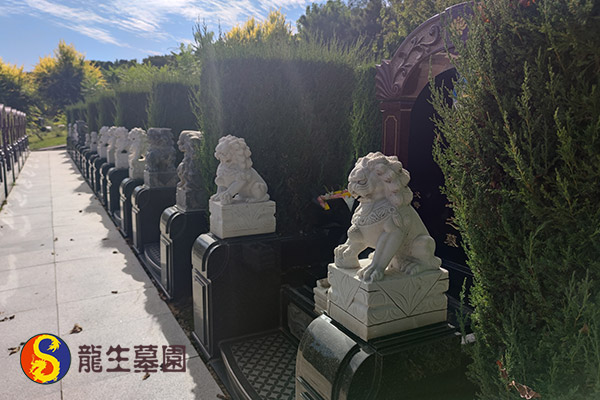 在沈阳陵园墓碑雕刻中,有哪些比较受欢迎的风格？